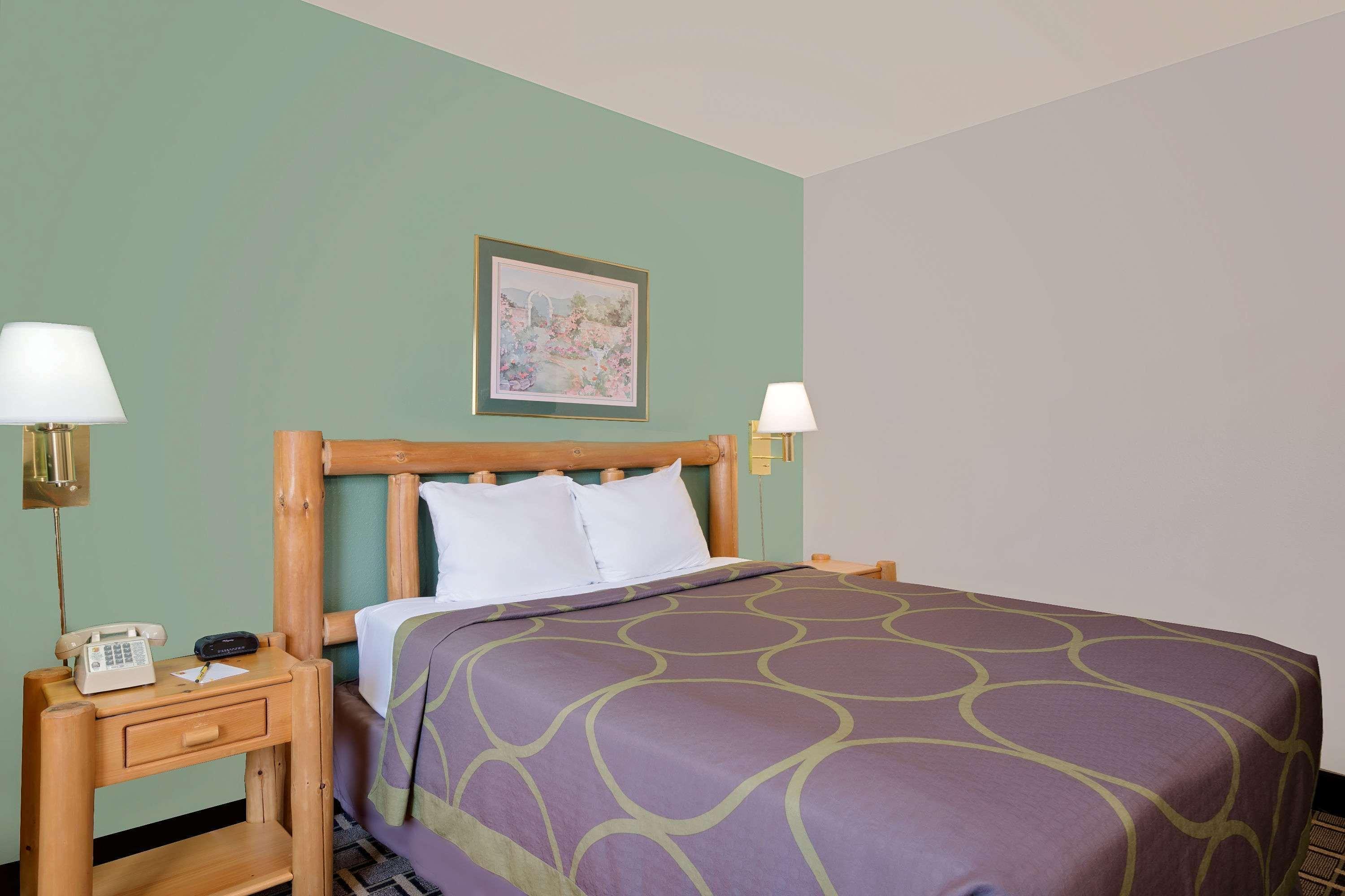 Super 8 By Wyndham Cloquet Hotell Eksteriør bilde