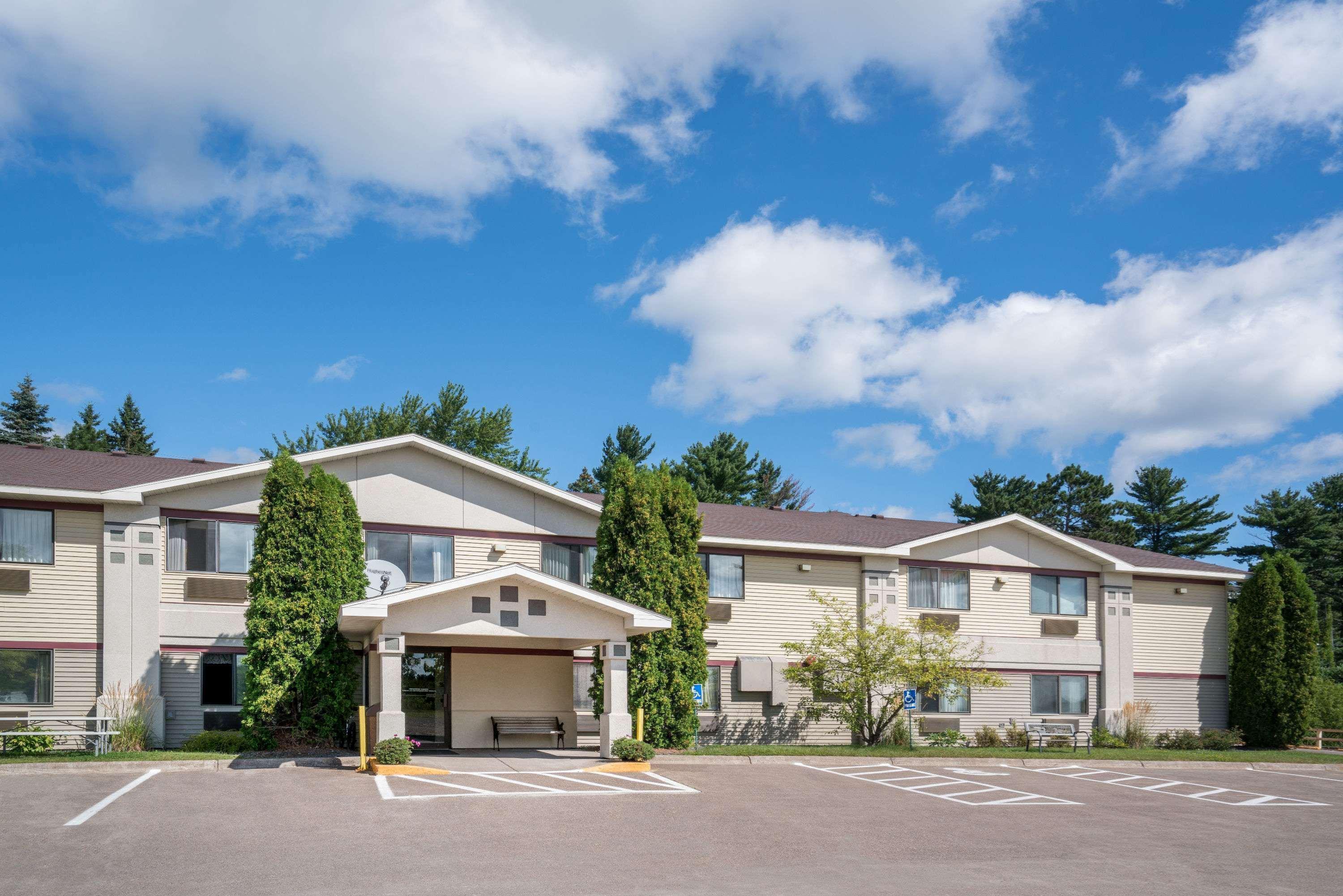 Super 8 By Wyndham Cloquet Hotell Eksteriør bilde