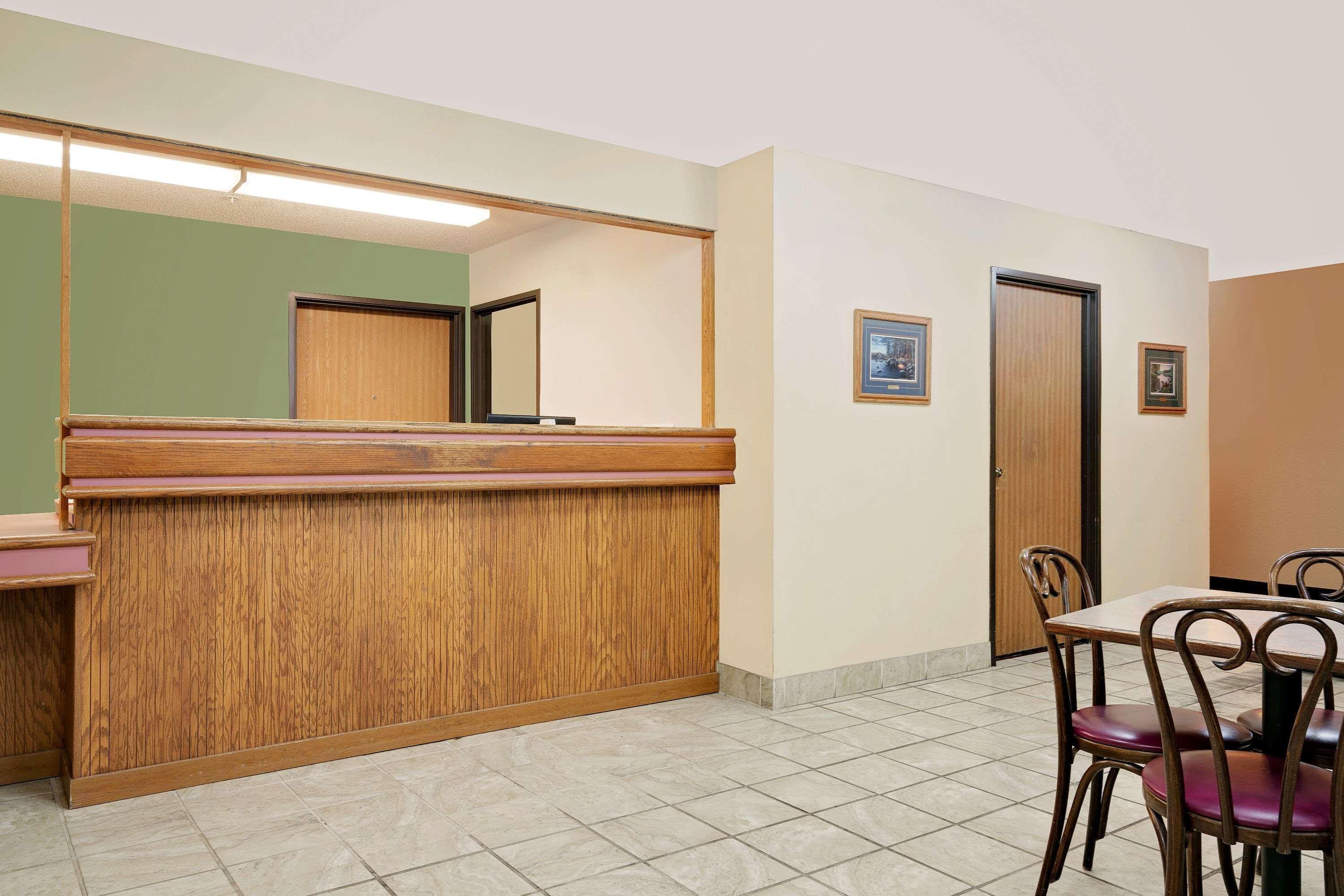 Super 8 By Wyndham Cloquet Hotell Eksteriør bilde