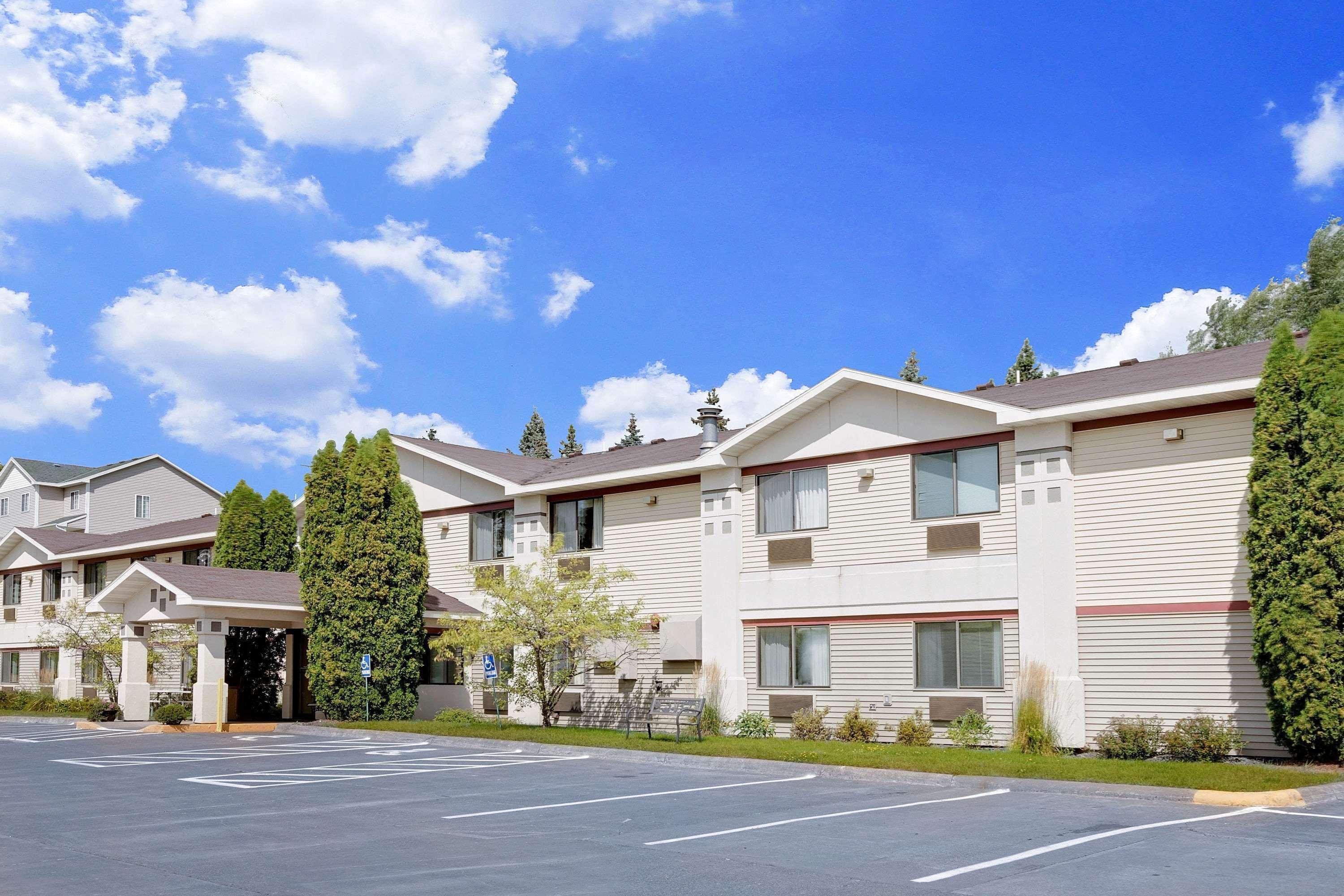Super 8 By Wyndham Cloquet Hotell Eksteriør bilde